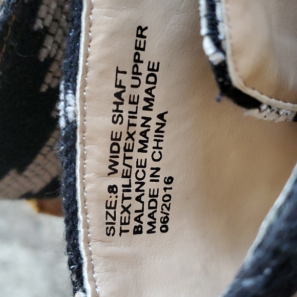 Plume by Farylrobin Mixed Media Suede Booties Size 8 - Picture 6 of 9